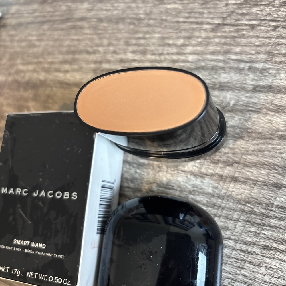 Marc Jacobs SMART WAND ~Tinted Complexion ~230 Medium-~ Discontinued & Rare - Picture 2 of 2